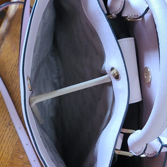 Michael Kors EUC Pink Purse - Picture 5 of 8